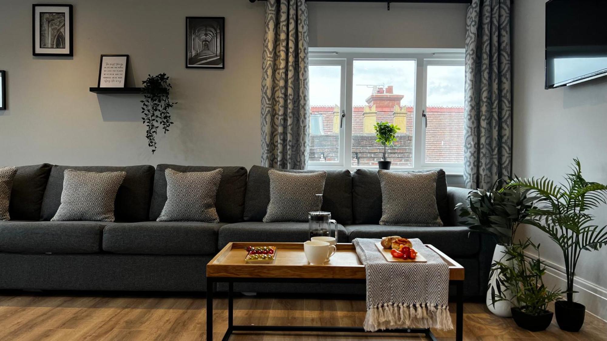 Penthouse On The Rows - Cathedral Views Apartment Chester Exterior photo